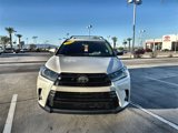 Used 2017 Toyota Highlander SE image 2