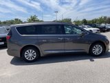 Used 2017 Chrysler Pacifica Touring-L image 4