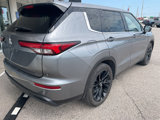 Used 2022 Mitsubishi Outlander SE image 3