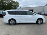 Used 2018 Chrysler Pacifica Touring-L image 4