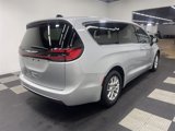 Used 2023 Chrysler Pacifica Touring-L image 4