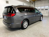 Used 2022 Chrysler Pacifica Touring-L image 4