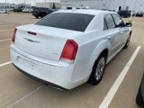 Used 2018 Chrysler 300 Touring w/ Driver Convenience Group image 4