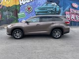 Used 2017 Toyota Highlander XLE image 2