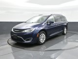 Used 2017 Chrysler Pacifica Touring-L image 3