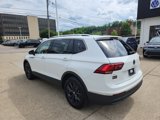 Used 2024 Volkswagen Tiguan SE w/ Panoramic Sunroof Package image 3