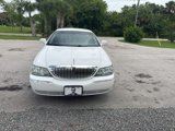 Used 2008 Lincoln Town Car Signature image 2