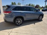 Used 2019 Toyota Highlander XLE image 4