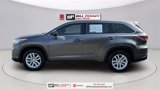Used 2015 Toyota Highlander LE image 4