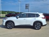 Used 2024 Nissan Rogue SV image 4