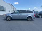 Used 2016 Chrysler Town & Country Touring-L image 2