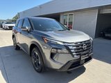 Used 2024 Nissan Rogue SV image 3