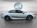 Used 2022 Toyota Camry SE image 2