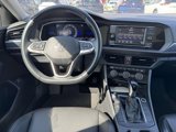 Used 2022 Volkswagen Jetta SE image 2