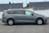 Used 2021 Chrysler Pacifica Touring-L image 3