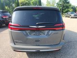 Used 2023 Chrysler Pacifica Touring-L image 4
