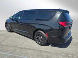 Used 2022 Chrysler Pacifica Touring-L w/ Uconnect Theater Family Group image 3