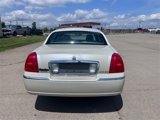 Used 2006 Lincoln Town Car Signature Limited image 4