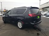 Used 2022 Chrysler Pacifica Touring-L image 4