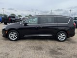 Used 2017 Chrysler Pacifica Touring-L Plus w/ Tire & Wheel Group image 2