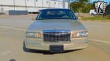 Used 1996 Lincoln Town Car Signature image 2