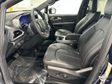 New 2025 Chrysler Pacifica Select image 3