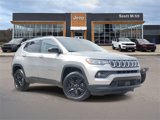 Used 2022 Jeep Compass Latitude image 1