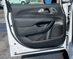 New 2025 Chrysler Pacifica Select image 5