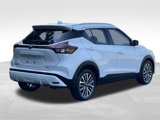 Used 2021 Nissan Kicks SV image 3