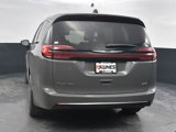 New 2025 Chrysler Pacifica Select image 2