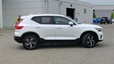 Used 2023 Volvo XC40 B5 Core w/ Convenience Package image 2