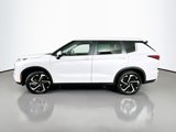 Used 2023 Mitsubishi Outlander SE image 4