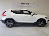 Used 2025 Volvo XC40 B5 Core image 2