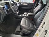 Used 2021 Volvo XC40 T4 Momentum image 5