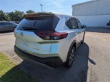 Used 2023 Nissan Rogue SV image 3