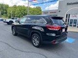 Used 2017 Toyota Highlander XLE image 2