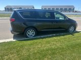 Used 2023 Chrysler Pacifica Touring-L image 2