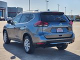 Used 2017 Nissan Rogue SV image 4