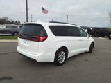 Used 2022 Chrysler Pacifica Touring-L image 3
