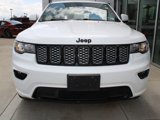 Used 2017 Jeep Grand Cherokee Altitude image 2