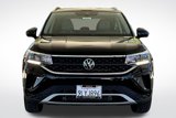 Used 2024 Volkswagen Taos SE w/ Panoramic Sunroof Package image 2