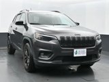 Used 2023 Jeep Cherokee Altitude Lux image 2