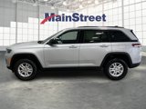 New 2025 Jeep Grand Cherokee Laredo image 2