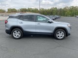 Used 2024 GMC Terrain SLE image 2