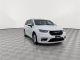 Used 2023 Chrysler Pacifica Touring-L image 2