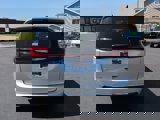Used 2023 Chrysler Pacifica Touring-L image 4