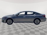 Used 2025 Nissan Altima 2.5 SV image 2