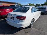 Used 2017 Volkswagen Jetta SE image 3