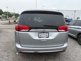 Used 2017 Chrysler Pacifica Touring-L image 5