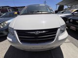 Used 2005 Chrysler Town & Country image 2